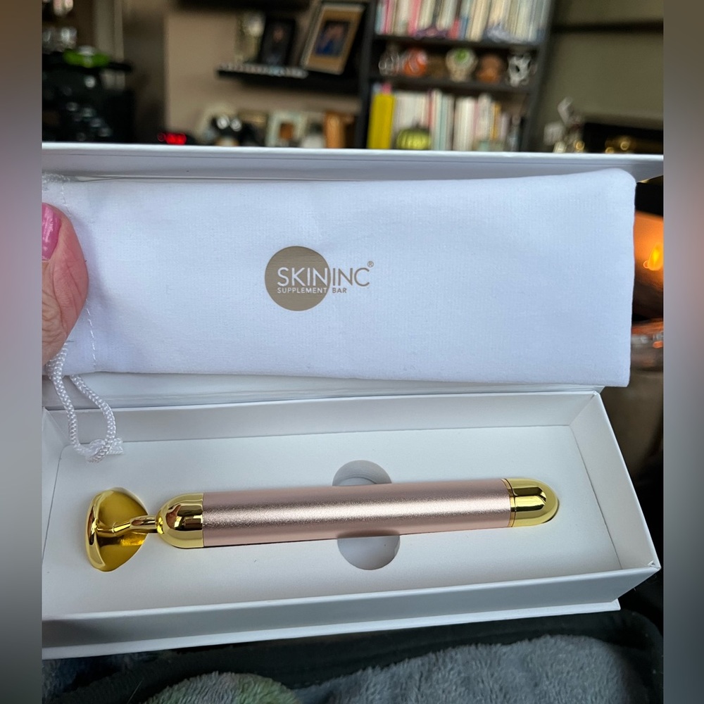 BNIB SKIN INC. SCULPT LIFT BAR 24K GOLD.